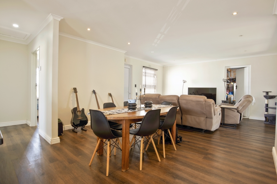 3 Bedroom Property for Sale in Sunningdale Western Cape